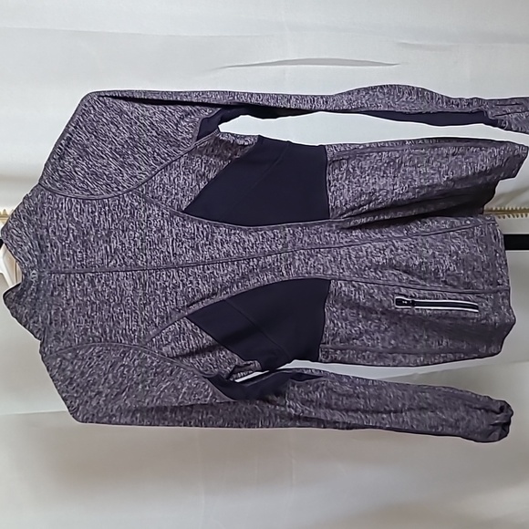 Lululemon Run: Full Tilt Pullover Size 4 - Picture 3 of 5